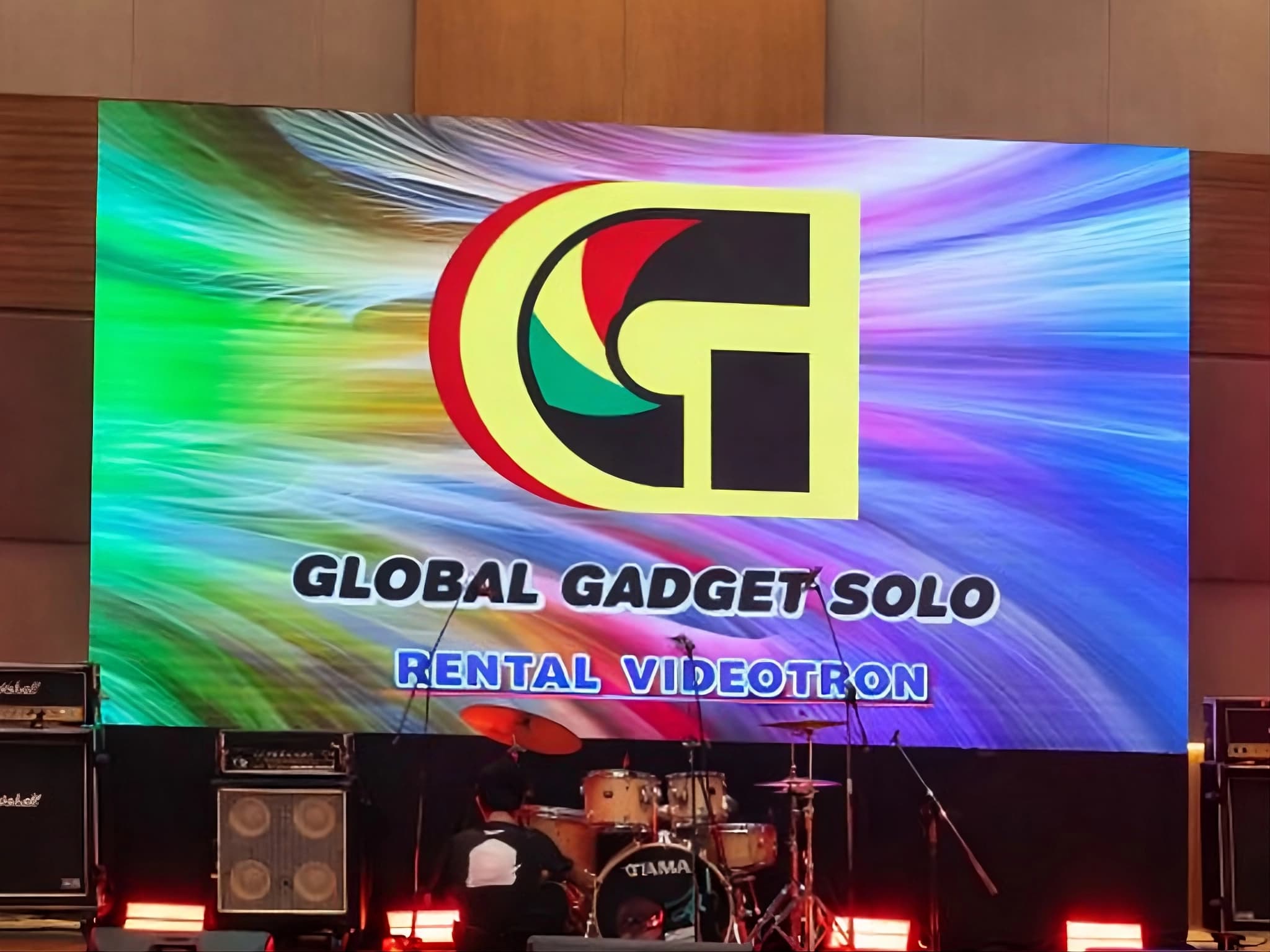 Peralatan multimedia Global Gadget Solo terpasang di acara